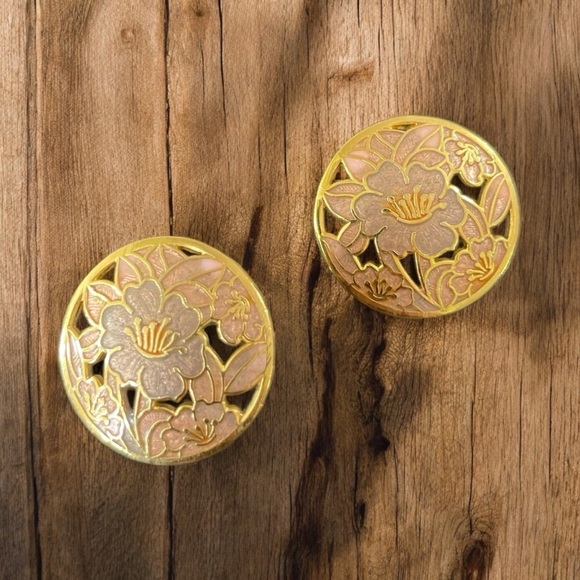 Vintage 1970's Soft Pink
Cloisonne Floral Enamel Gold
Tone Push Back Earrings - Picture 4 of 8